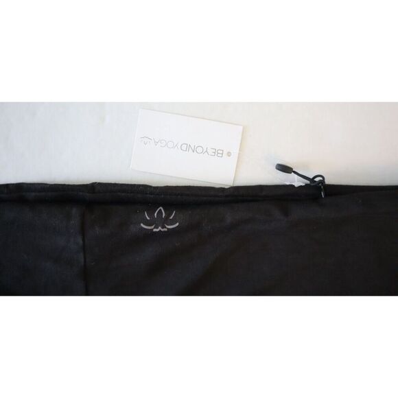 Beyond Yoga Women's One Size Black Lightweight Pocket Infinity Scarf - Picture 3 of 16